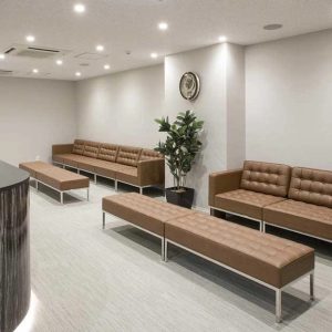 待合室で印象アップ！おしゃれで心地よい待合室ソファの選び方 - 業務 