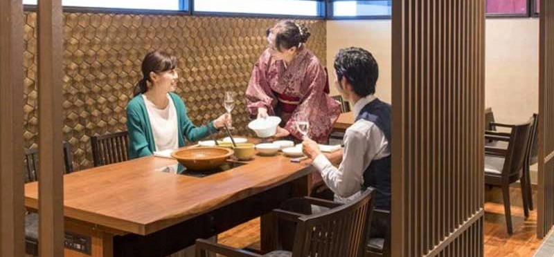 居酒屋の内装】ユニークなデザインで魅せる空間作り - 業務用家具 ADAL 