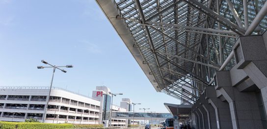 羽田空港　屋根