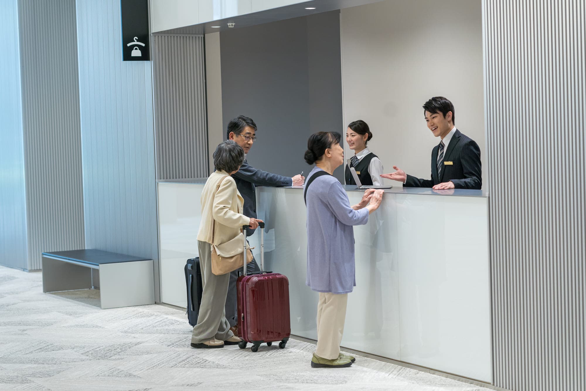 受付カウンターの標準寸法と最適な高さと幅の決め方 - 業務用家具 ADAL(アダル)公式オンラインショップ