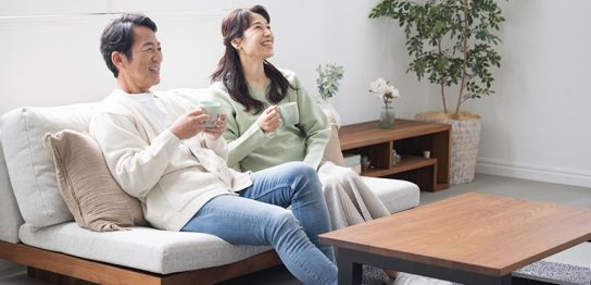 リビング　夫婦　ソファ