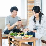 リビング　ソファ　夫婦