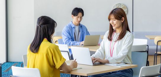 オフィス　コワーキングスペース　フリーアドレス