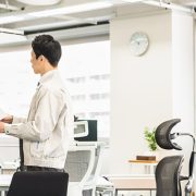 オフィス　作業員　女性